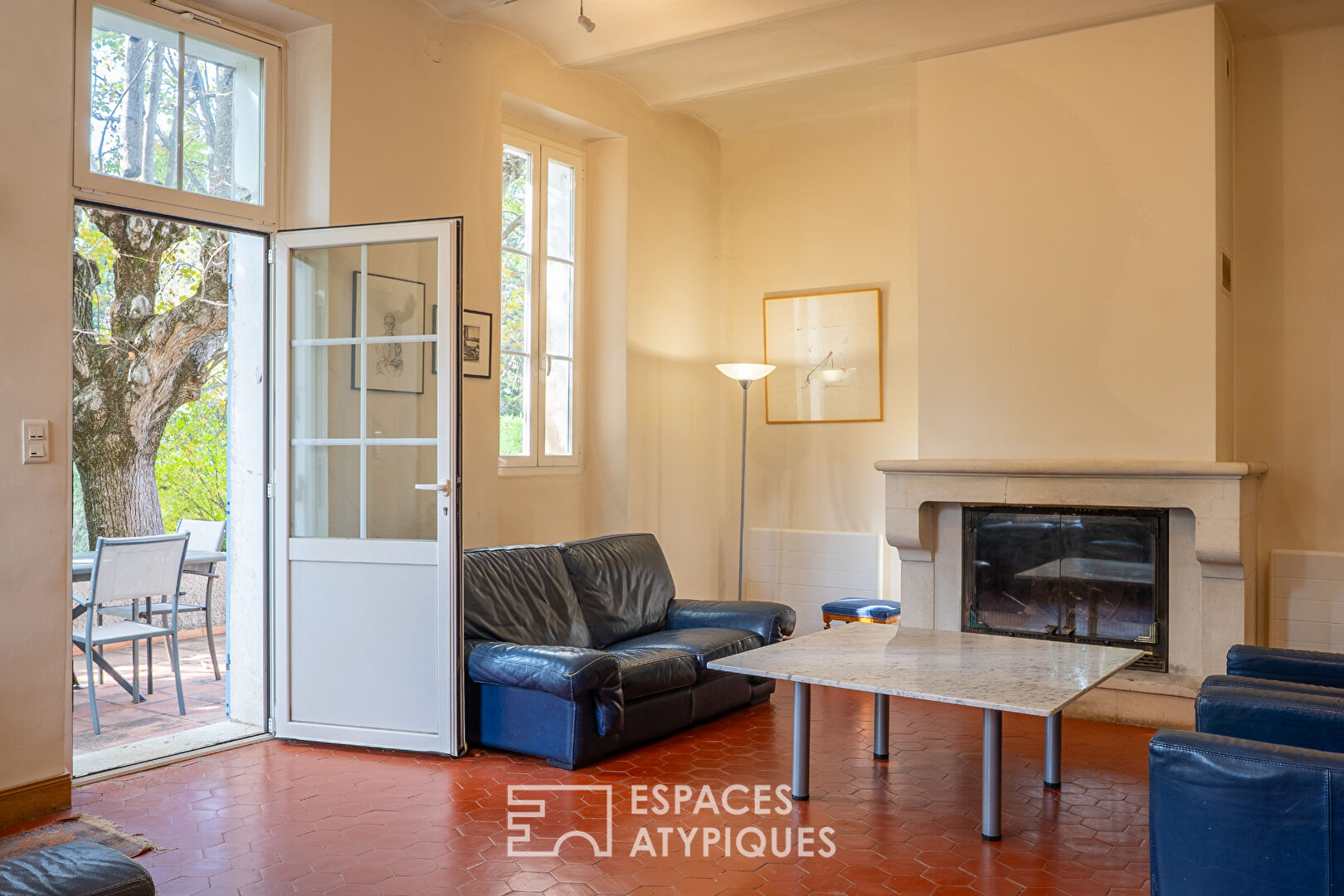 Ancienne école du XIXe s. avec piscine et ateliers d’artiste