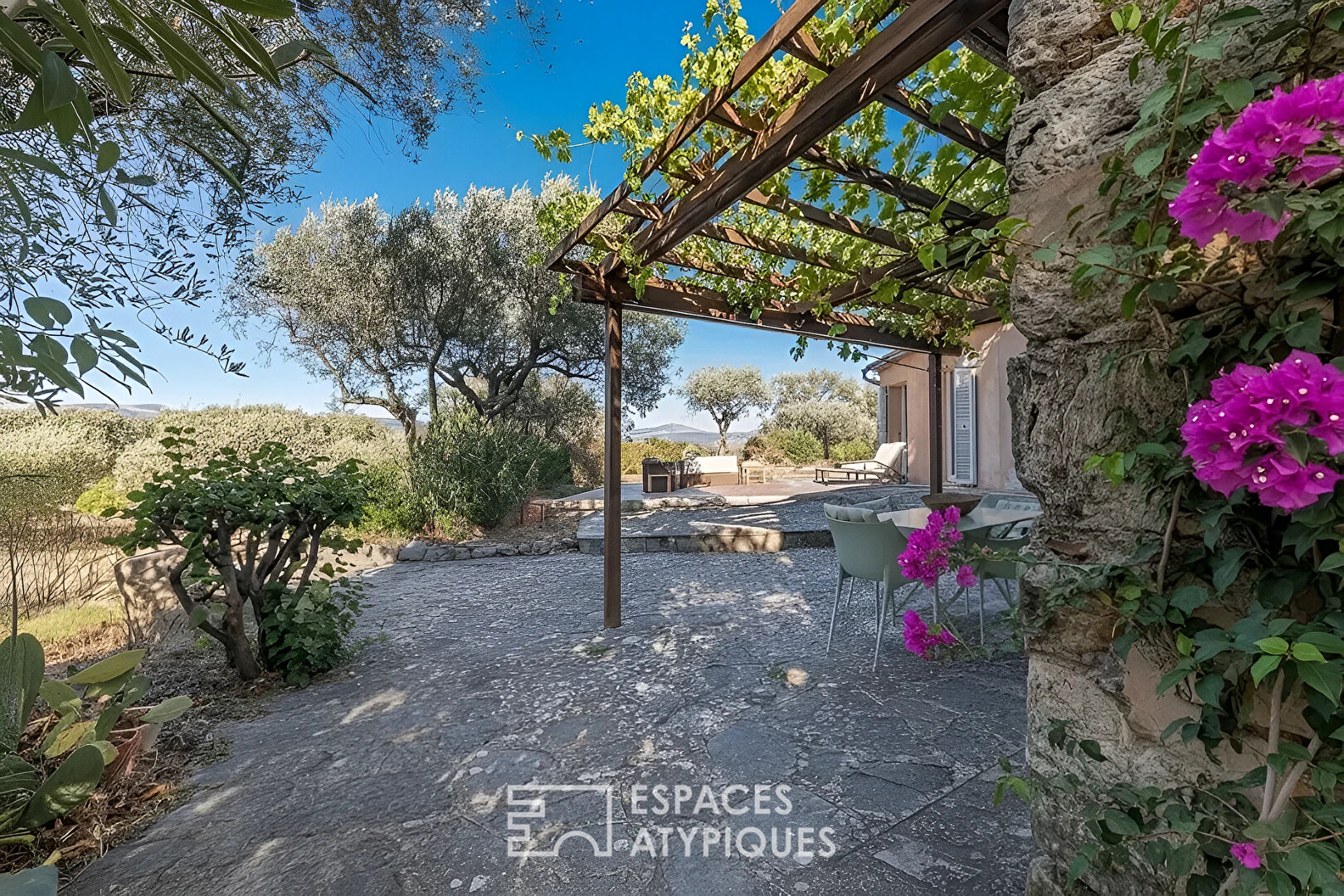 Provençal farmhouse with infinite potential