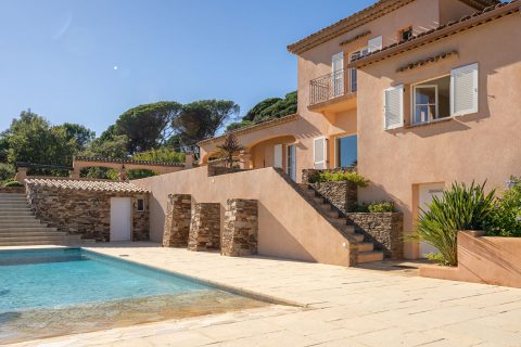 Mas Bourgeois en Position Dominante