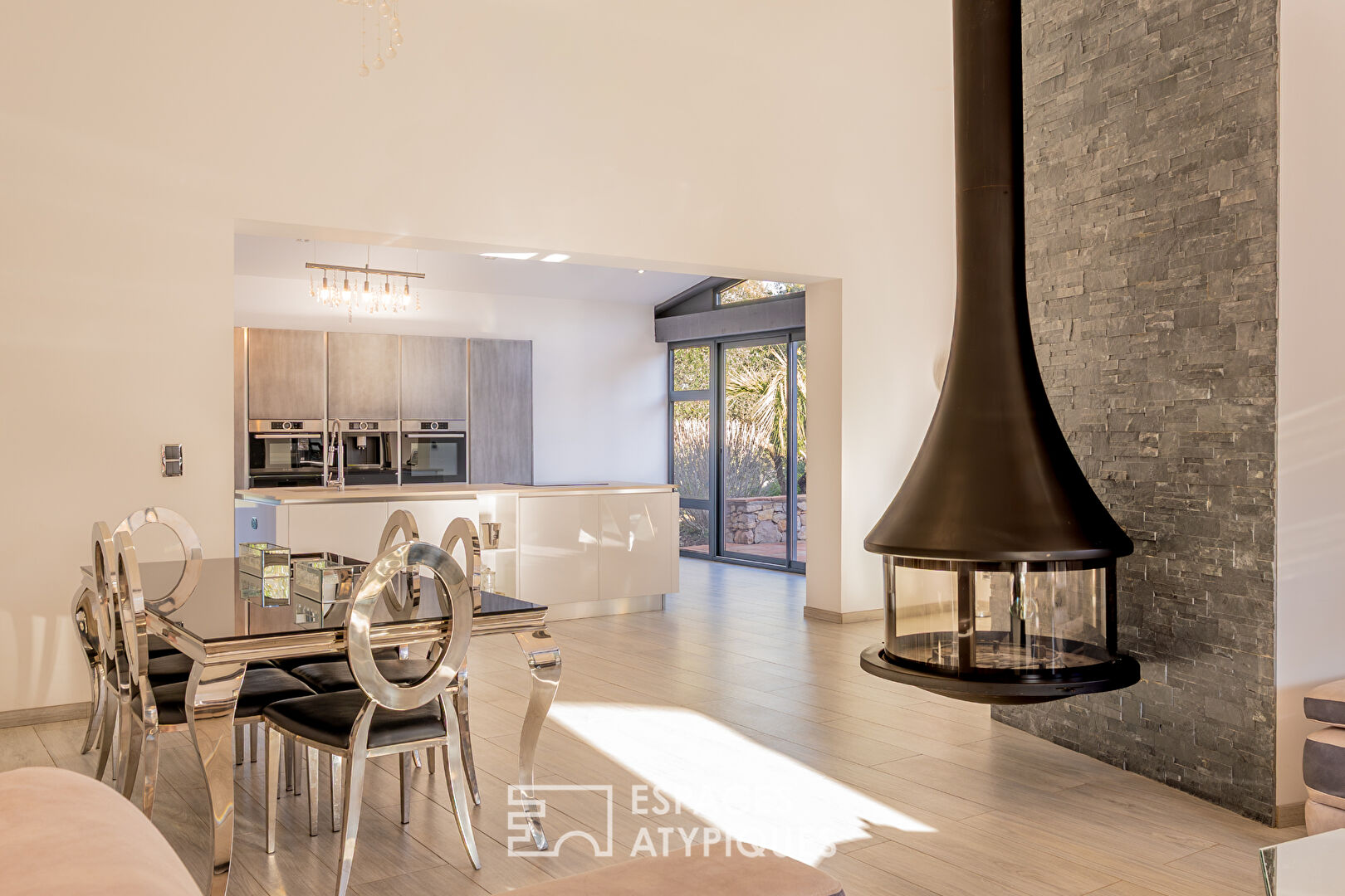 Ancienne bergerie en pierre rénovée, piscine d’exception