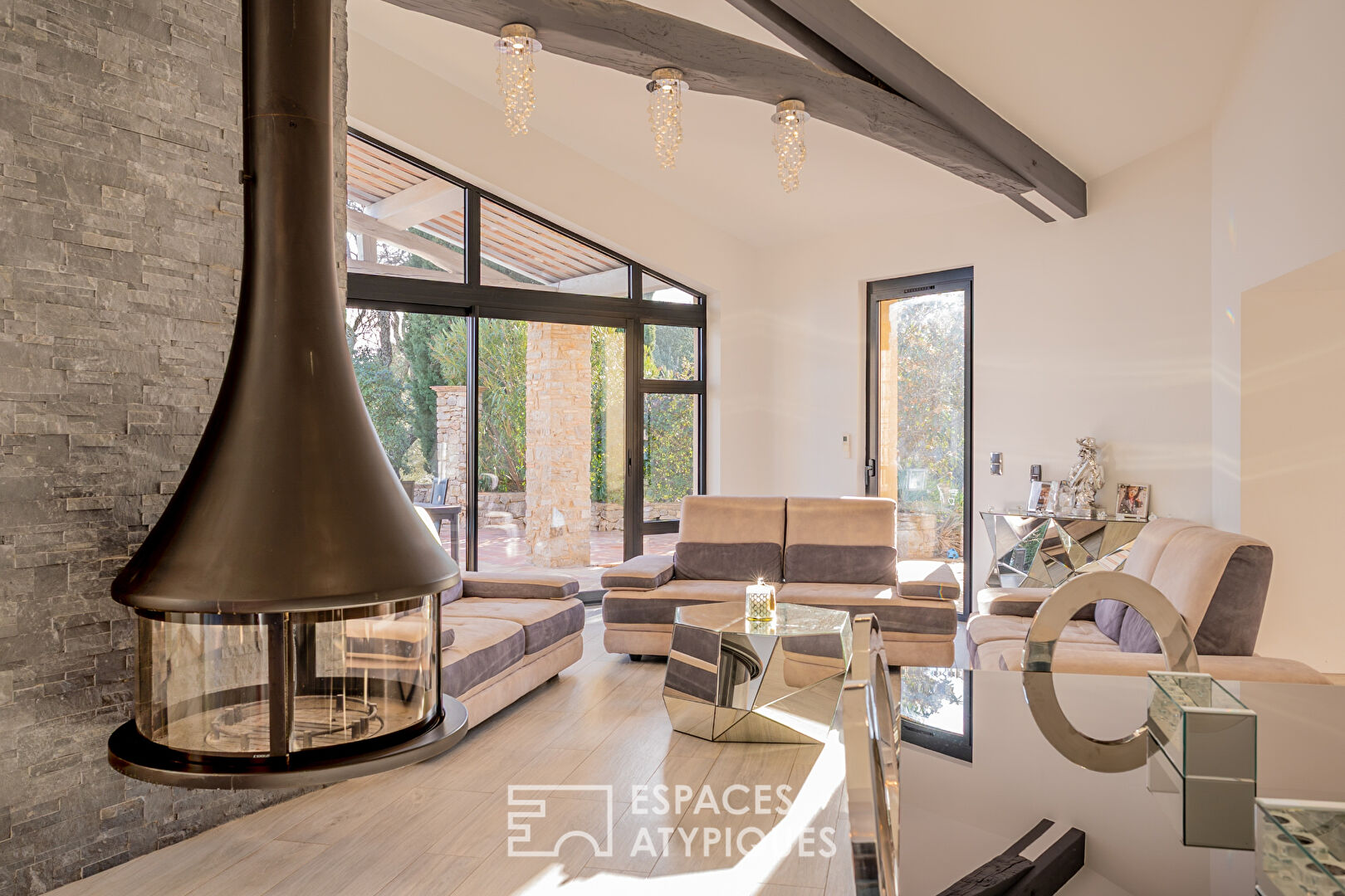 Ancienne bergerie en pierre rénovée, piscine d’exception