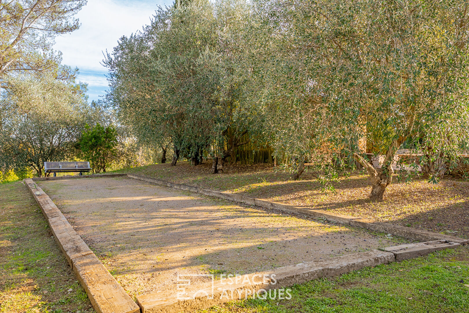 Ancienne bergerie en pierre rénovée, piscine d’exception