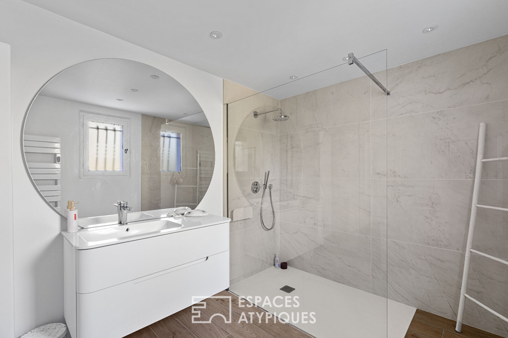 Havre provençal face aux Montagnes