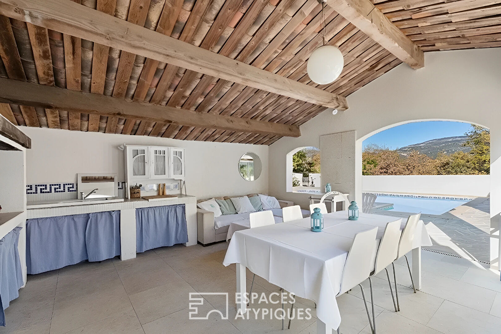 Havre provençal face aux Montagnes