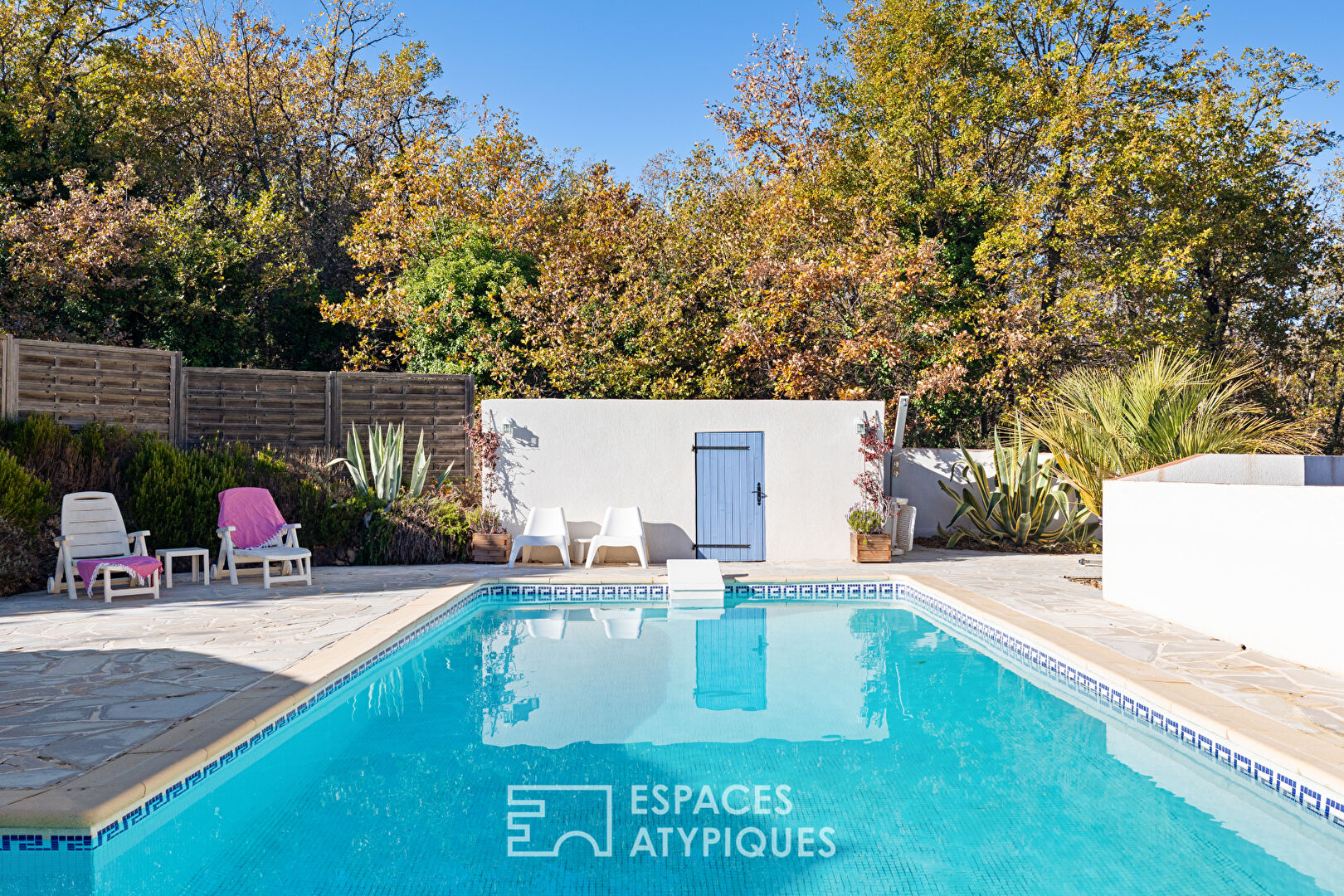 Havre provençal face aux Montagnes