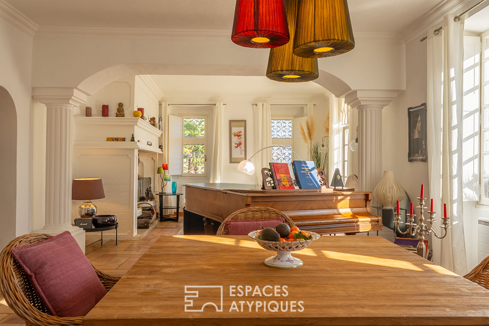 Manoir du 19e siècle et ses dépendances avec vue panoramique