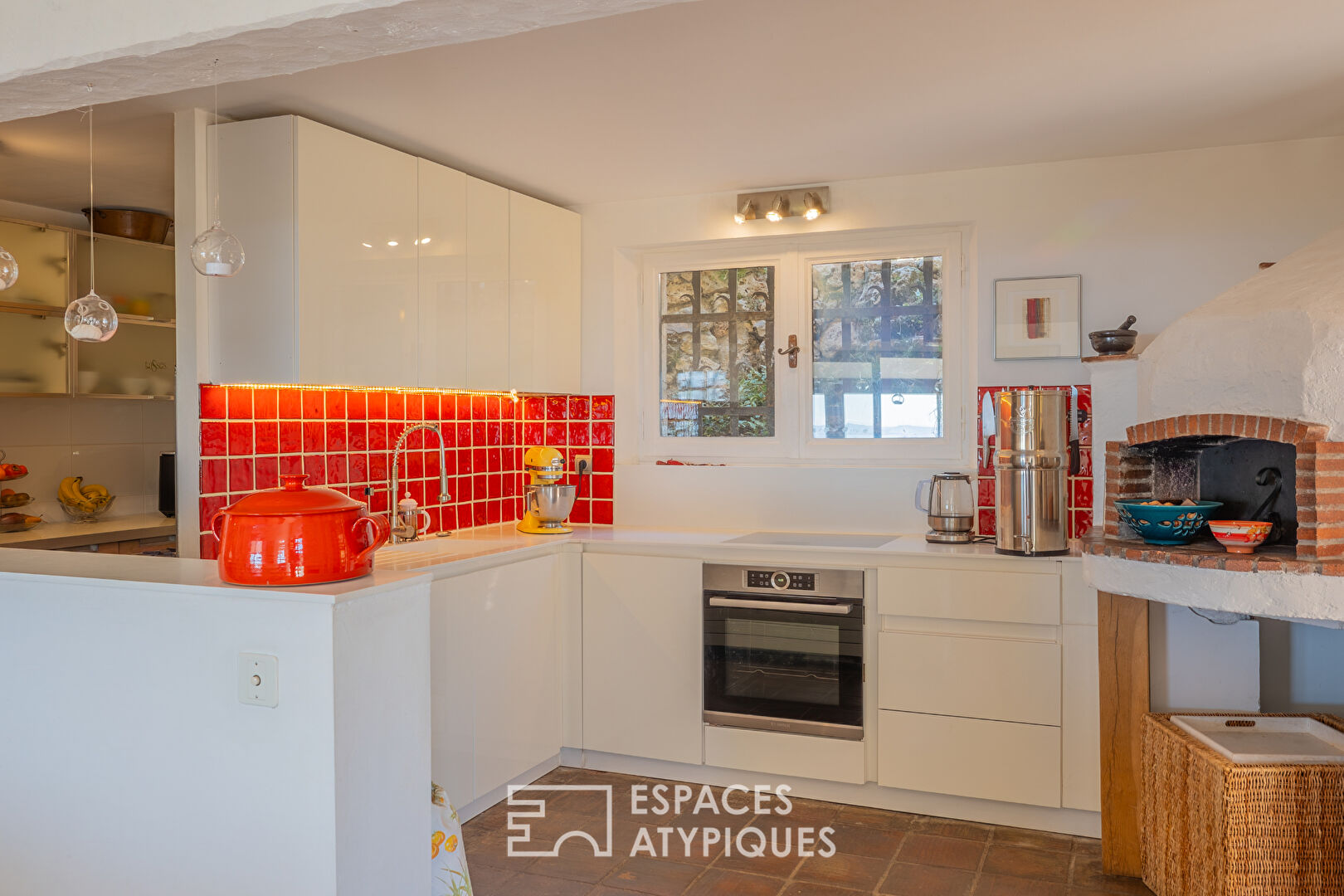 Maison provençale avec gîtes, piscine et oliveraie