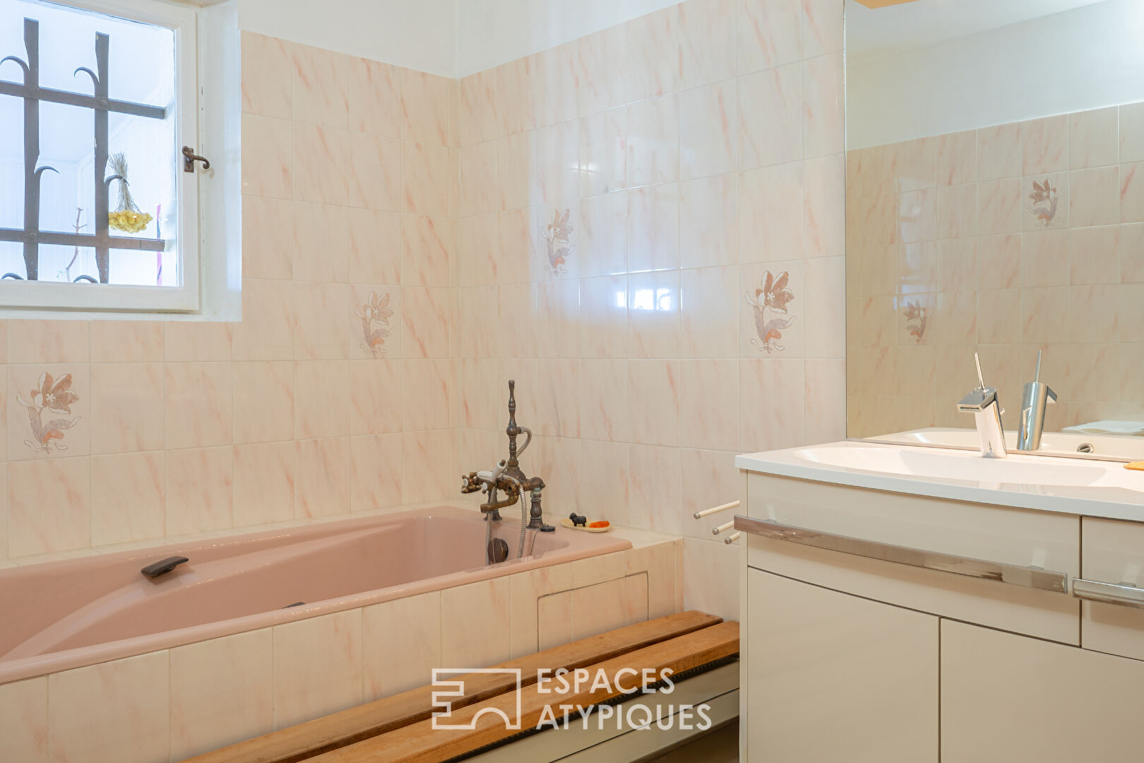 Maison provençale avec gîtes, piscine et oliveraie