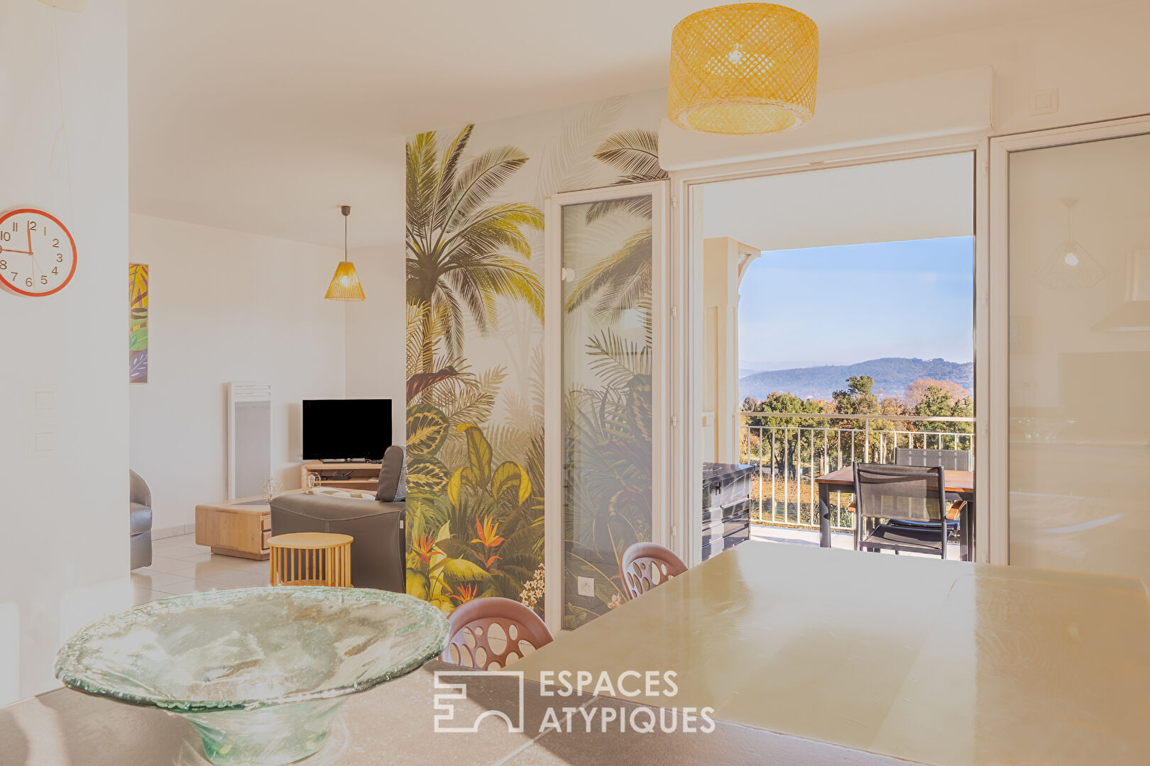 Appartement dernier étage avec vue dominante sur les vignes