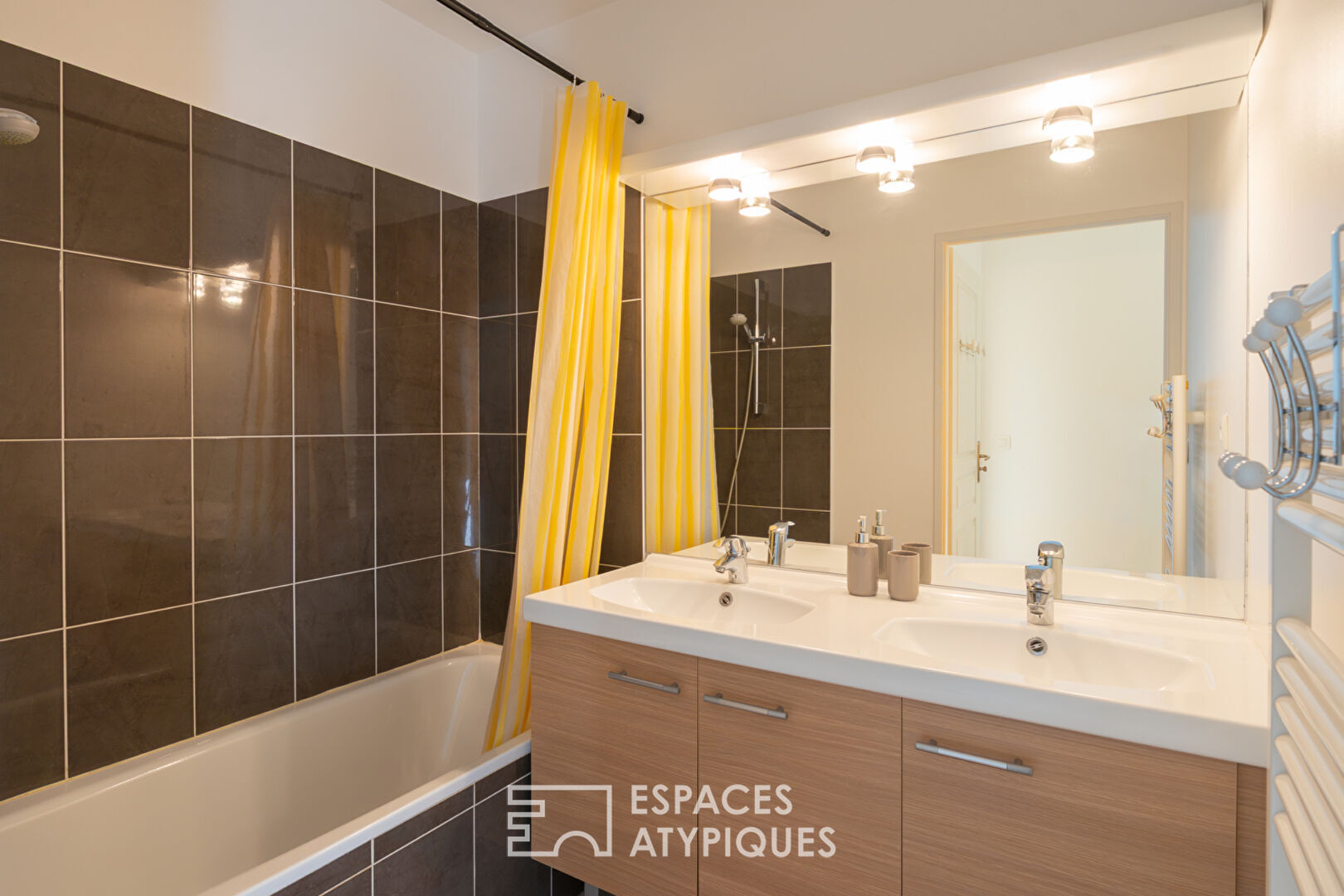 Appartement dernier étage avec vue dominante sur les vignes