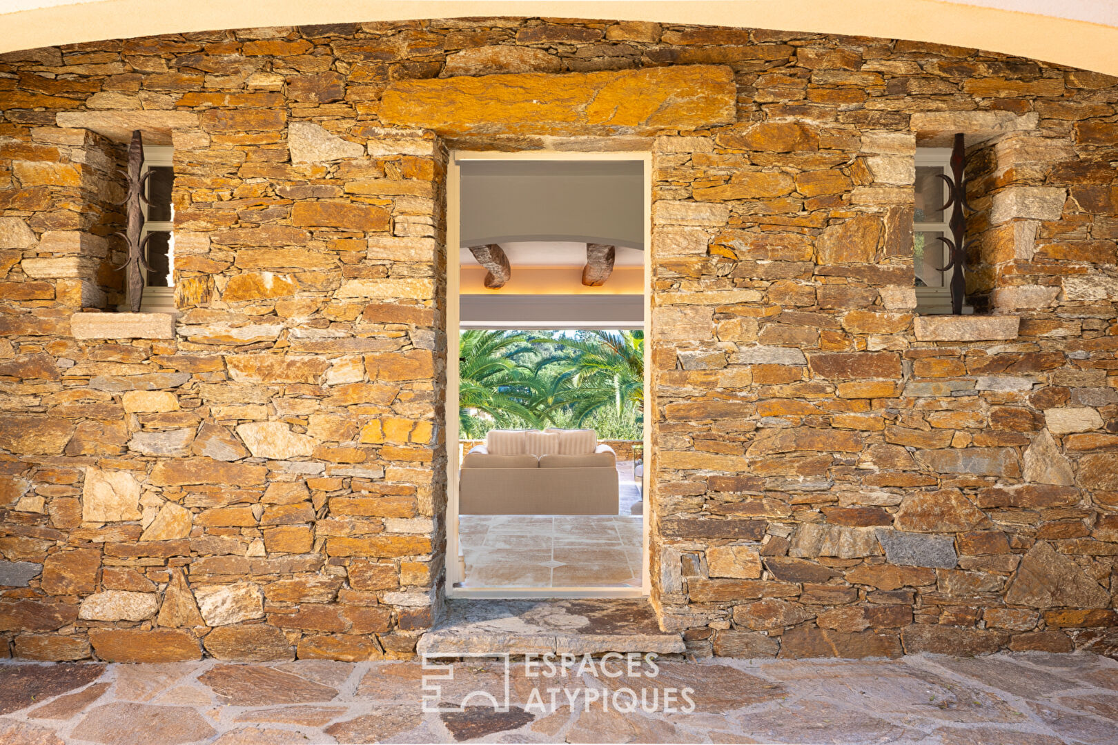 Mas Bourgeois en Position Dominante