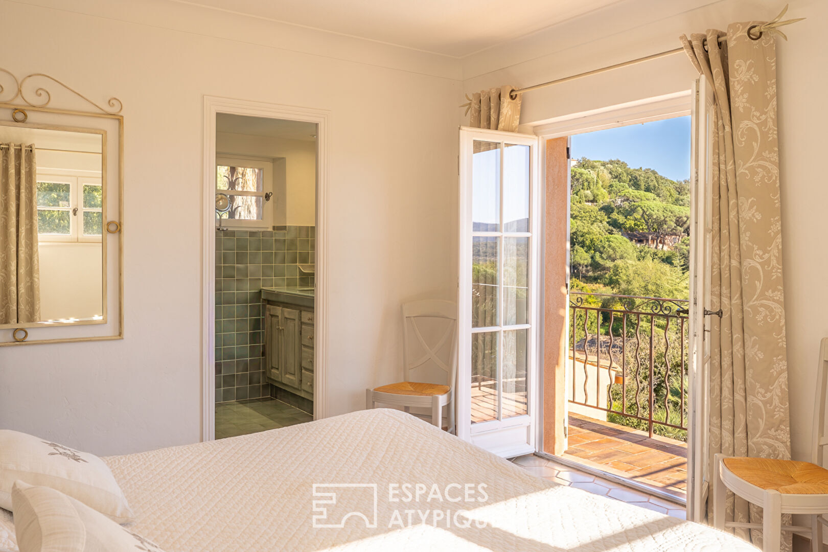 Mas Bourgeois en Position Dominante