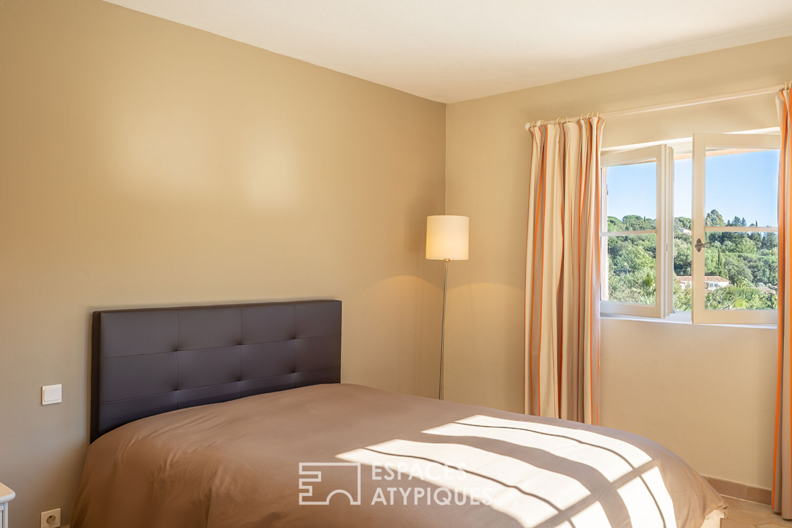 Mas Bourgeois en Position Dominante