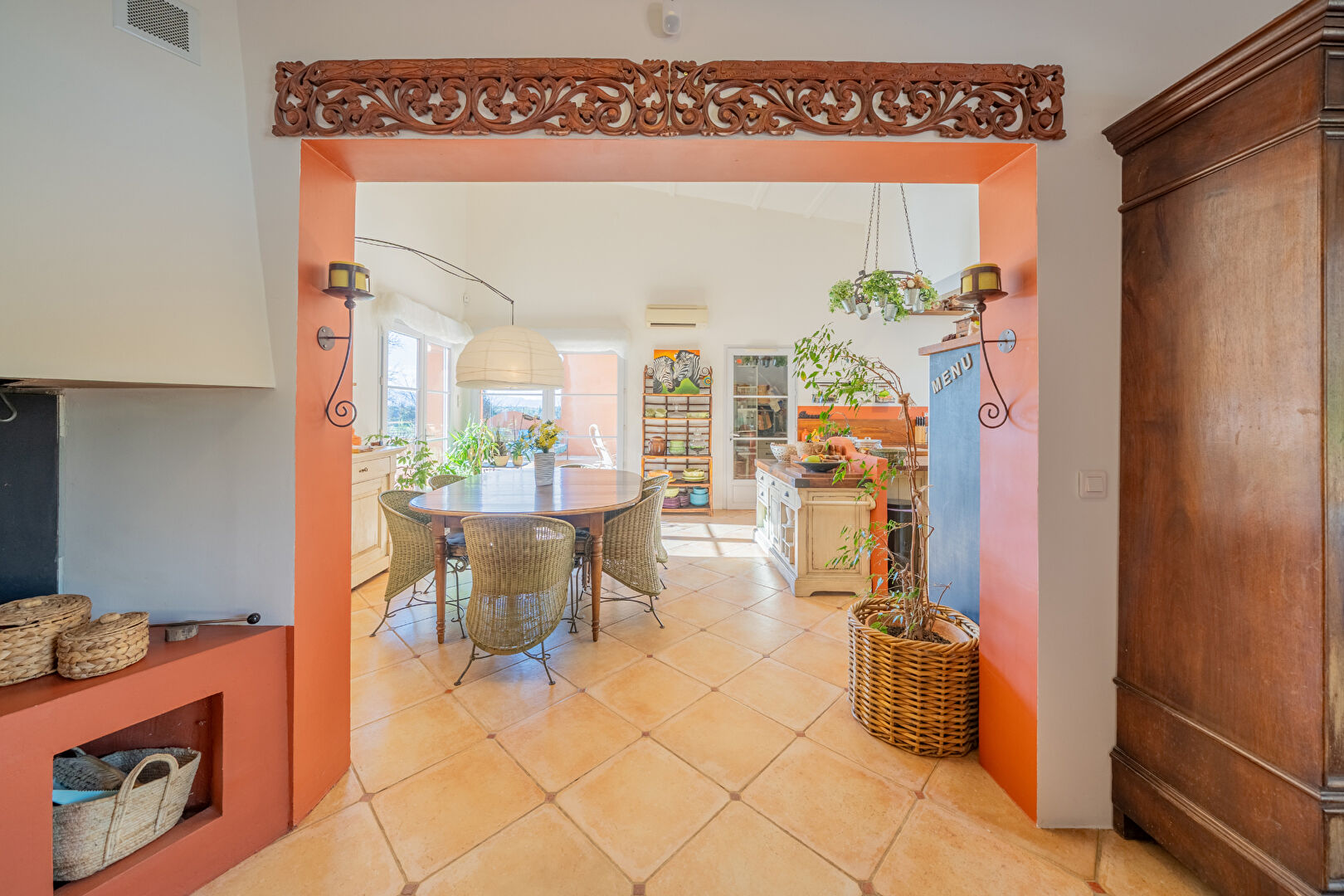 Plain-pied de charme avec patio d&rsquo;artiste et piscine