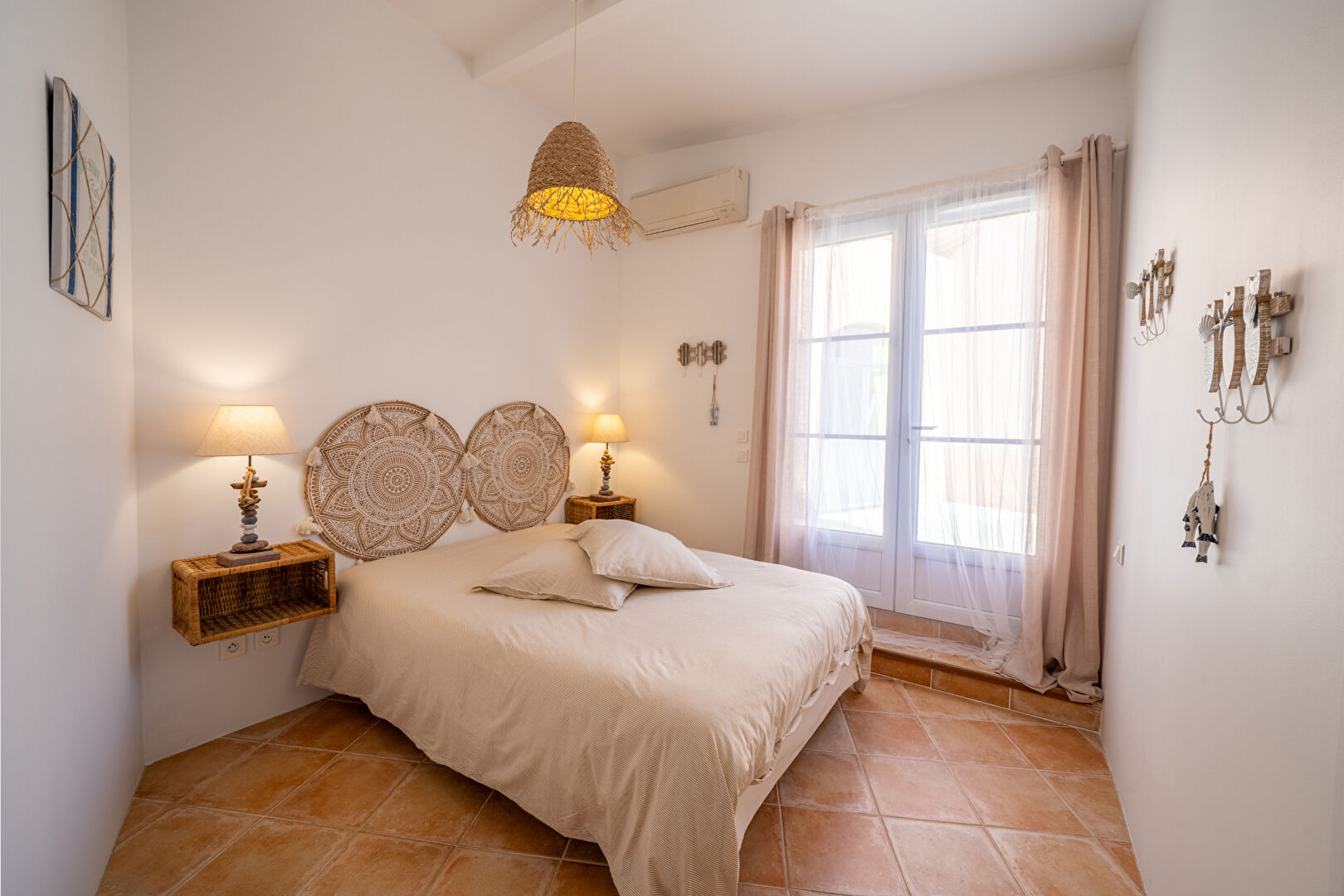 Plain-pied de charme avec patio d&rsquo;artiste et piscine