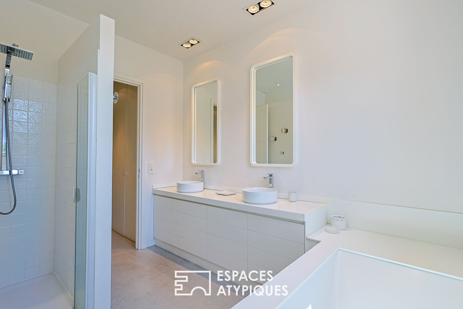 Villa Contemporaine et Singulière en bord de mer