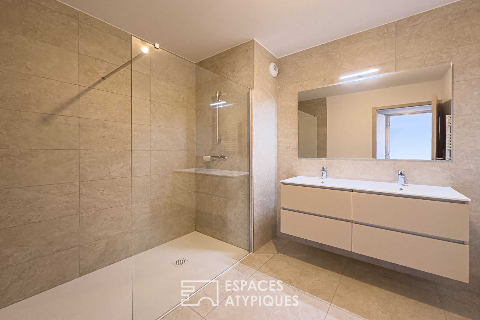 Appartement contemporain au coeur d&rsquo;un écrin naturel