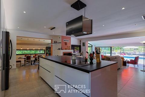 Villa de plain-pied au coeur de la nature avec piscine