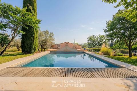 Architecture néo-provençale au coeur d&rsquo;une oliveraie dans le Haut-Var