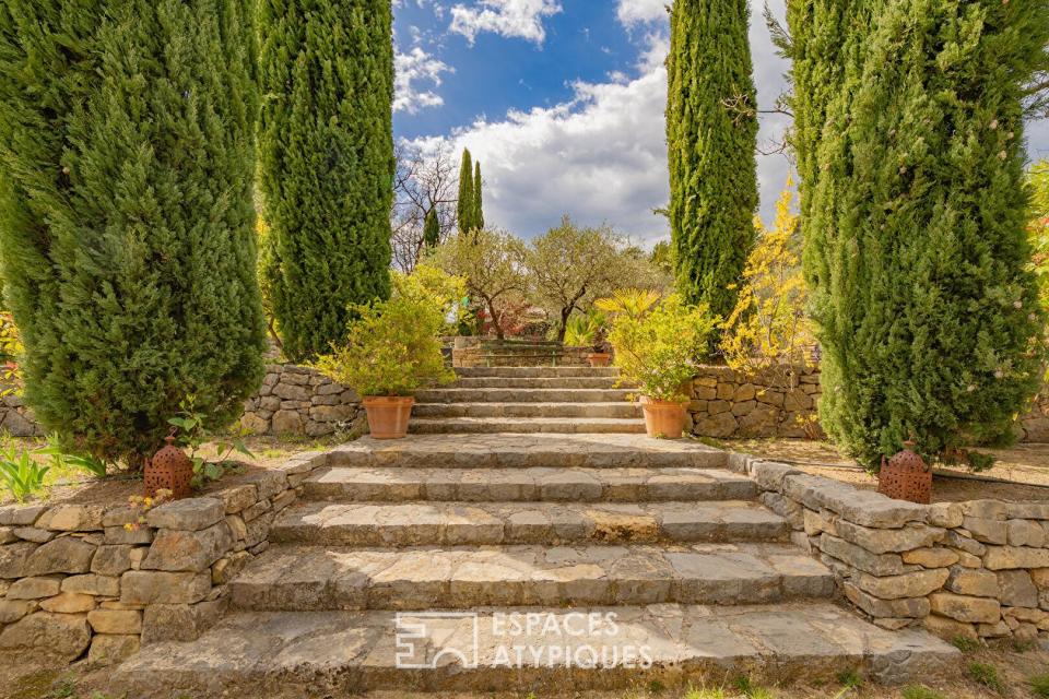 Propriété de caractère au coeur d'une oliveraie, Bastidon du 19e réinventé