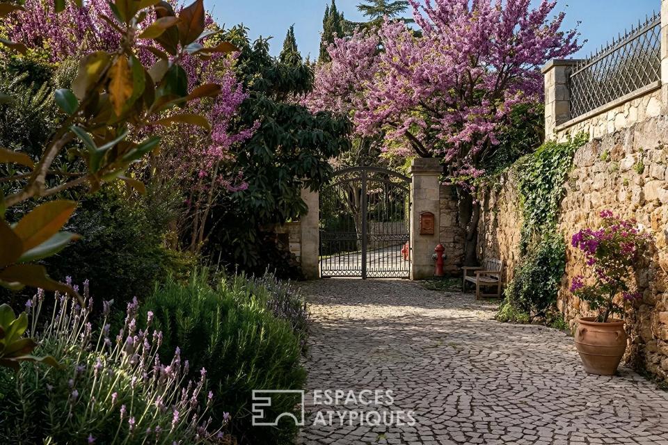 Demeure historique du 11ème siècle aux volumes magistraux