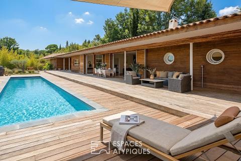 Longère contemporaine à ossature bois dans son écrin végétal