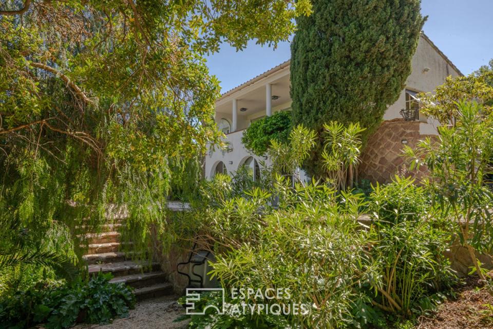 Villa d'architecte avec vue mer, piscine et esprit Art déco