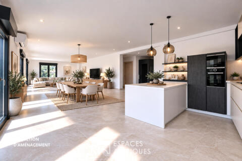 Villa architecture contemporaine tournée vers le jardin balinais