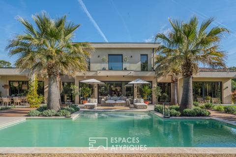Villa contemporaine avec piscine dans un écrin paysager