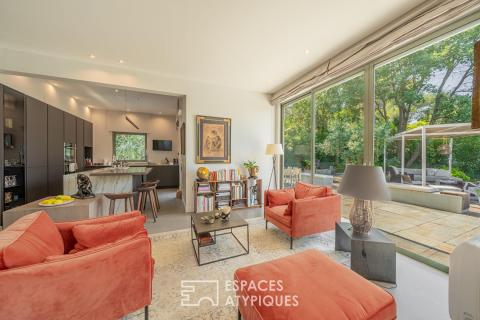 Villa d&rsquo;architecte habillée de bois au coeur de Valescure