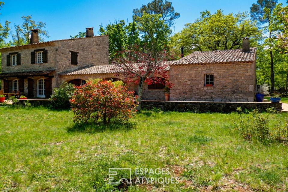 Bastide Provençale au coeur d'un domaine préservé d'1,8 hectares