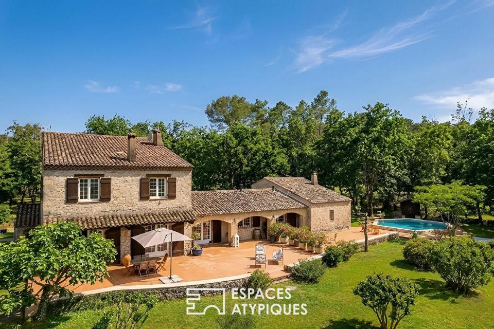 Bastide Provençale au coeur d'un domaine préservé d'1,8 hectares