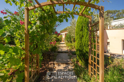 Propriété ouverte sur la nature et le rocher de Roquebrune