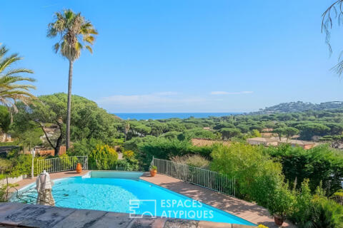 Villa singulière avec piscine à débordement et très belle vue mer