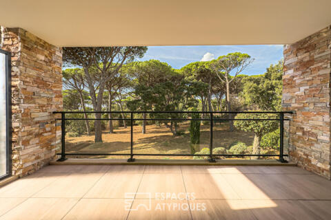 Appartement avec terrasse sur pinède et piscine