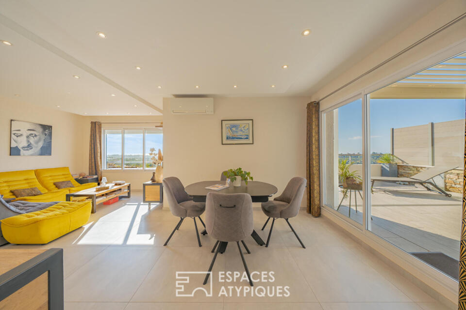 Toit-terrasse contemporain et vue mer panoramique