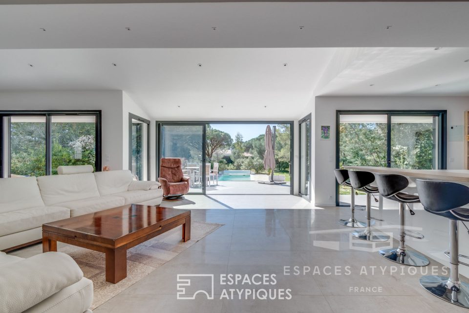 83520 ROQUEBRUNE SUR ARGENS - villa contemporaine au calme d'un parc de caractère - Réf. 354