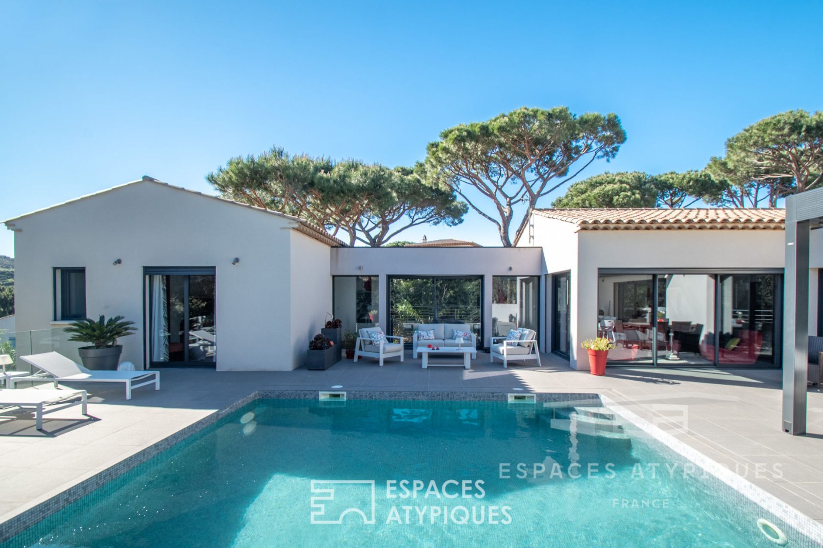 villa contemporaine grand design commerces à pieds