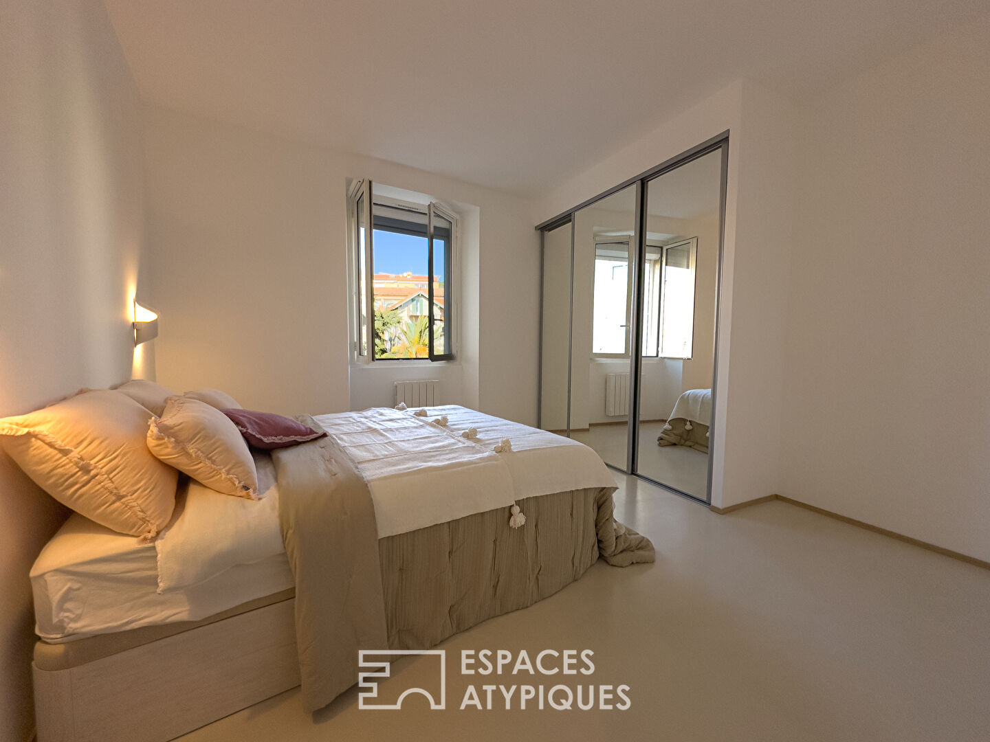 Appartement contemporain avec balcon vue mer