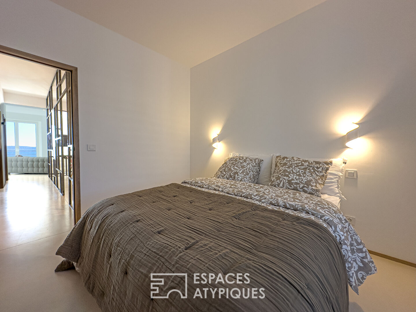 Appartement contemporain avec balcon vue mer
