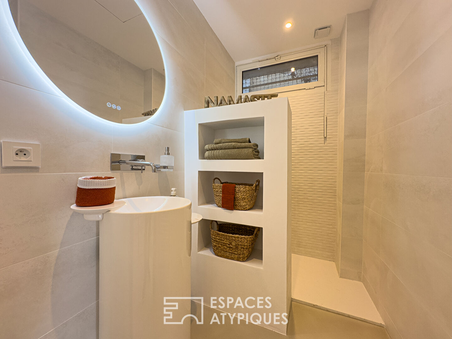 Appartement contemporain avec balcon vue mer