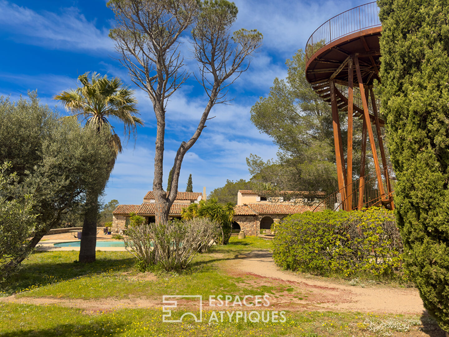 Emblematic Villa of the Tour de Mare