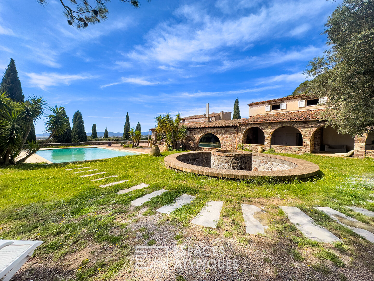 Emblematic Villa of the Tour de Mare