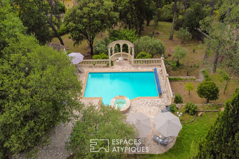 Villa familiale avec piscine dans un environnement verdoyant