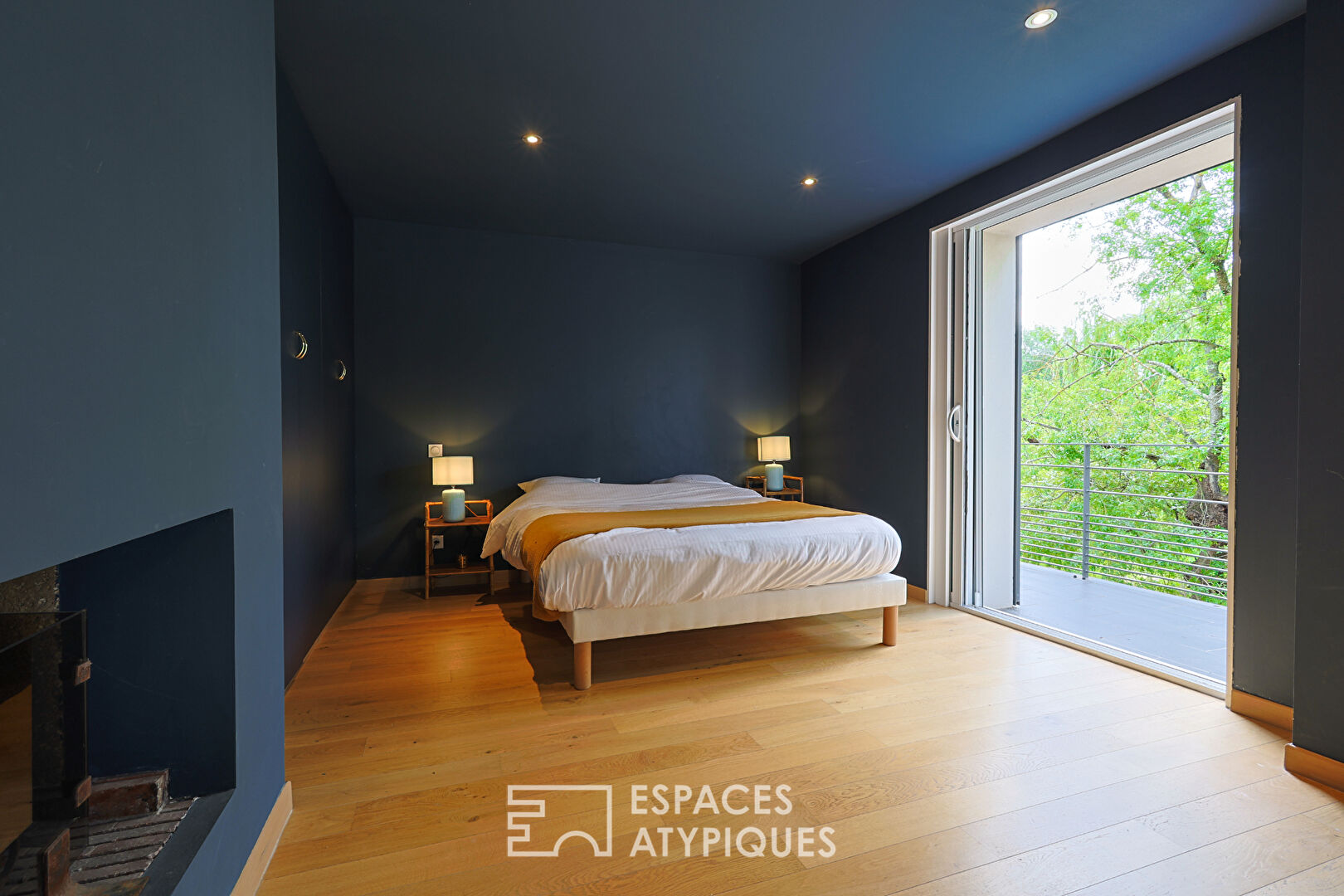 Villa with contemporary renovations in the Var hinterland