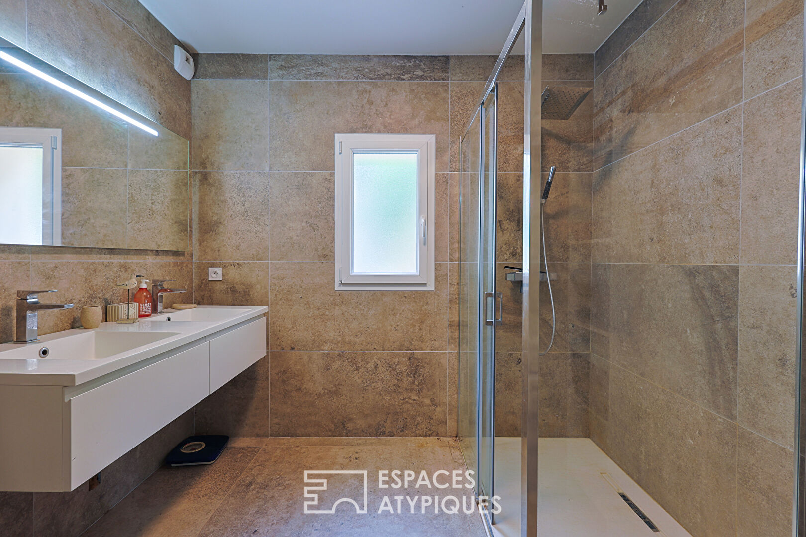 Villa with contemporary renovations in the Var hinterland