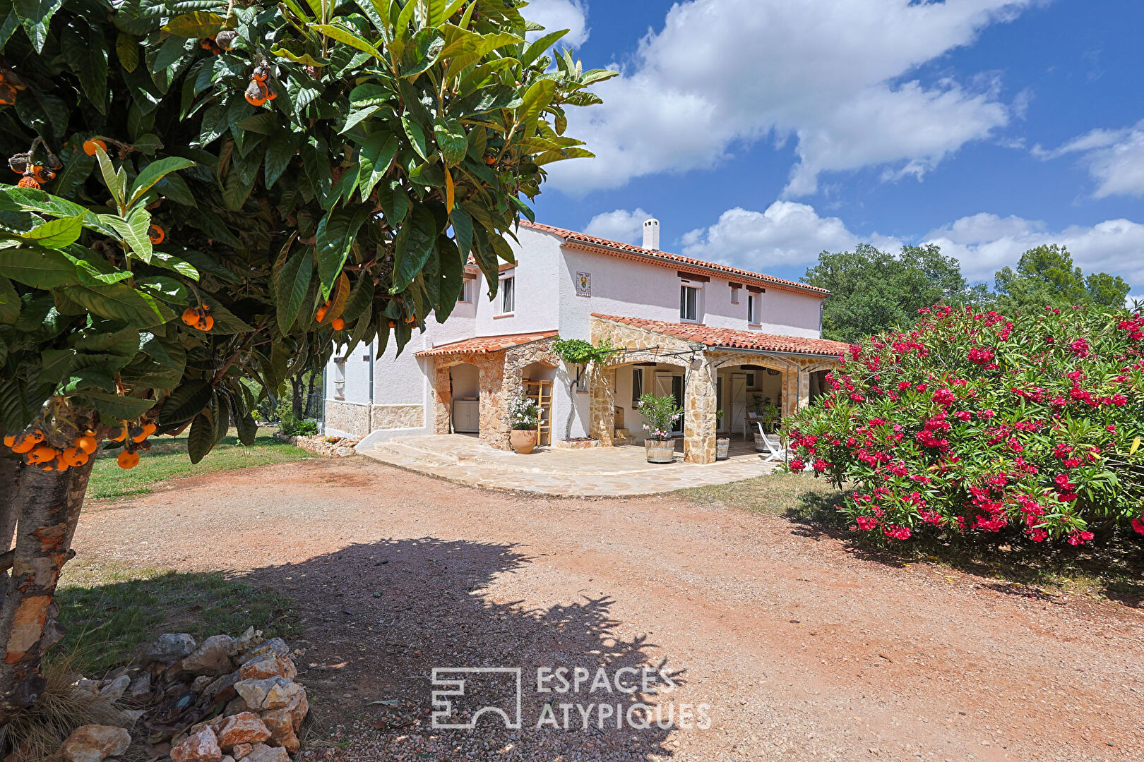 Maison de charme dans son écrin de verdure
