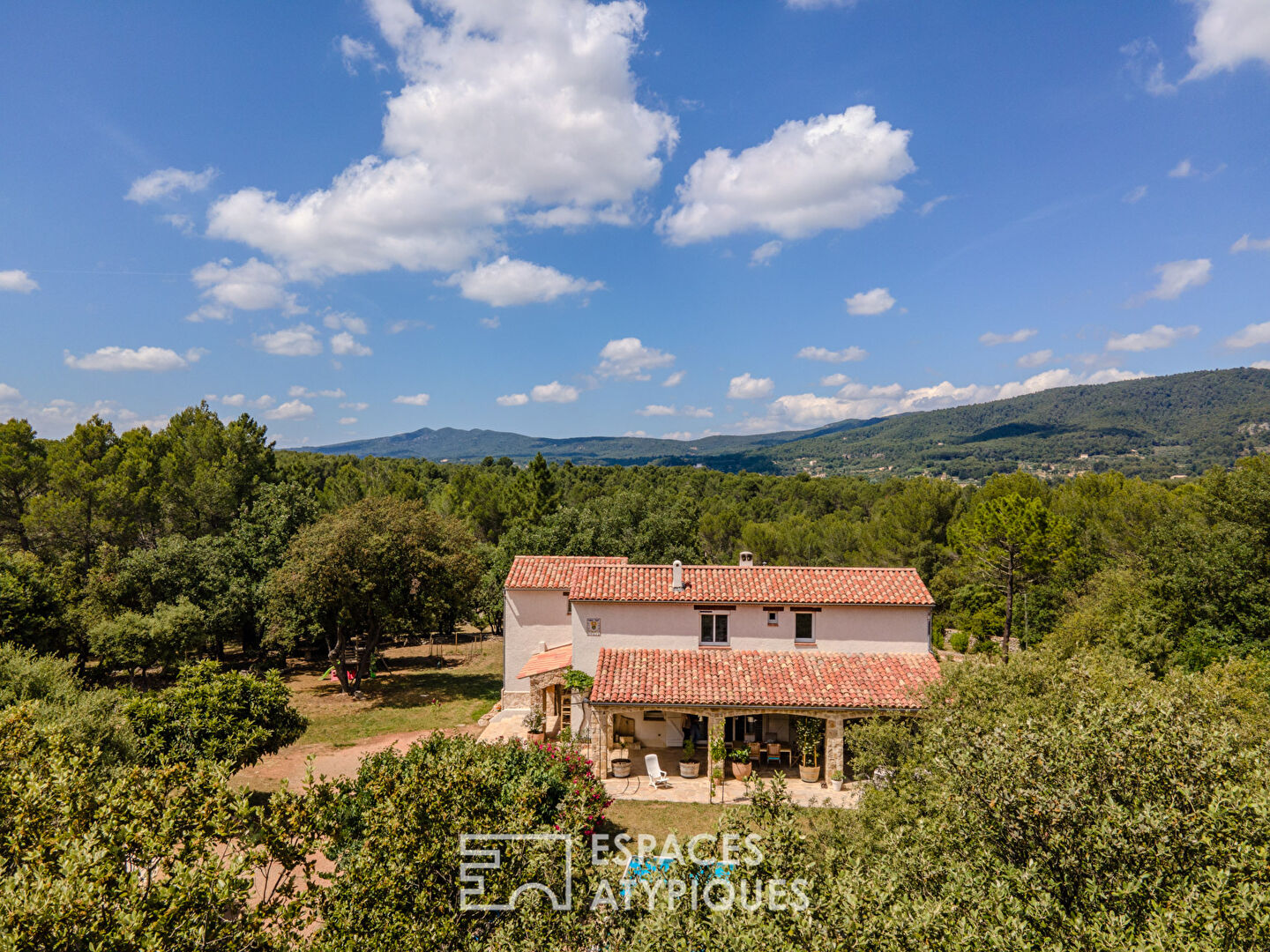 Maison de charme dans son écrin de verdure
