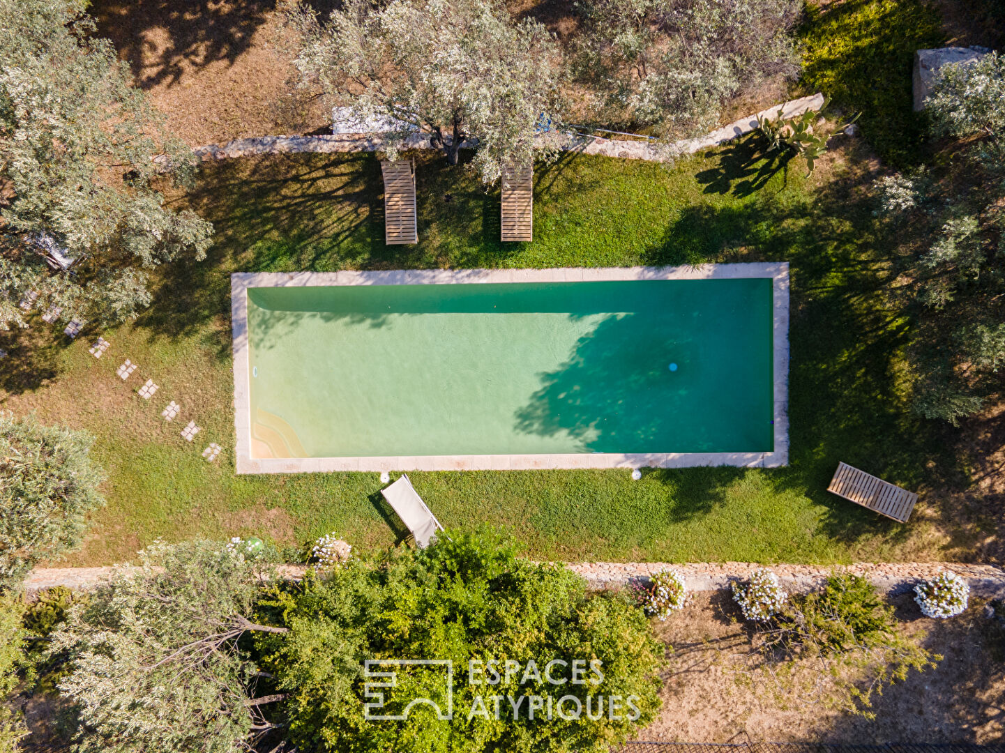Character property in the heart of Provence