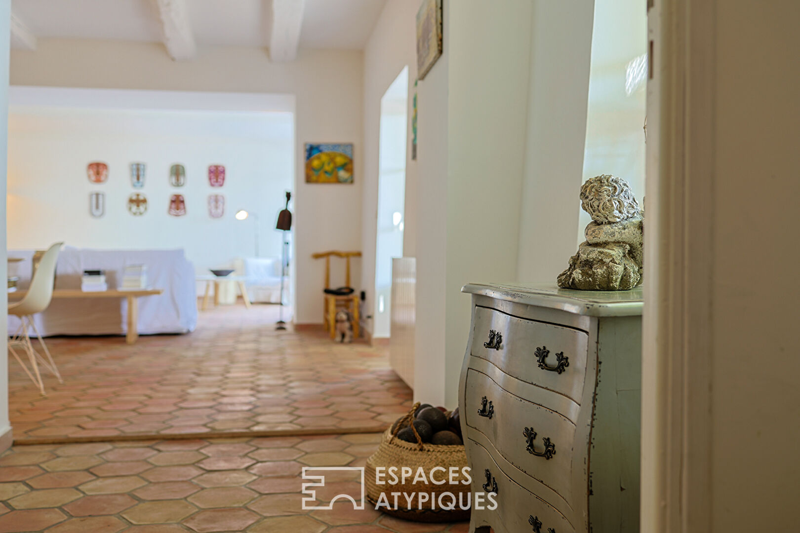 Character property in the heart of Provence